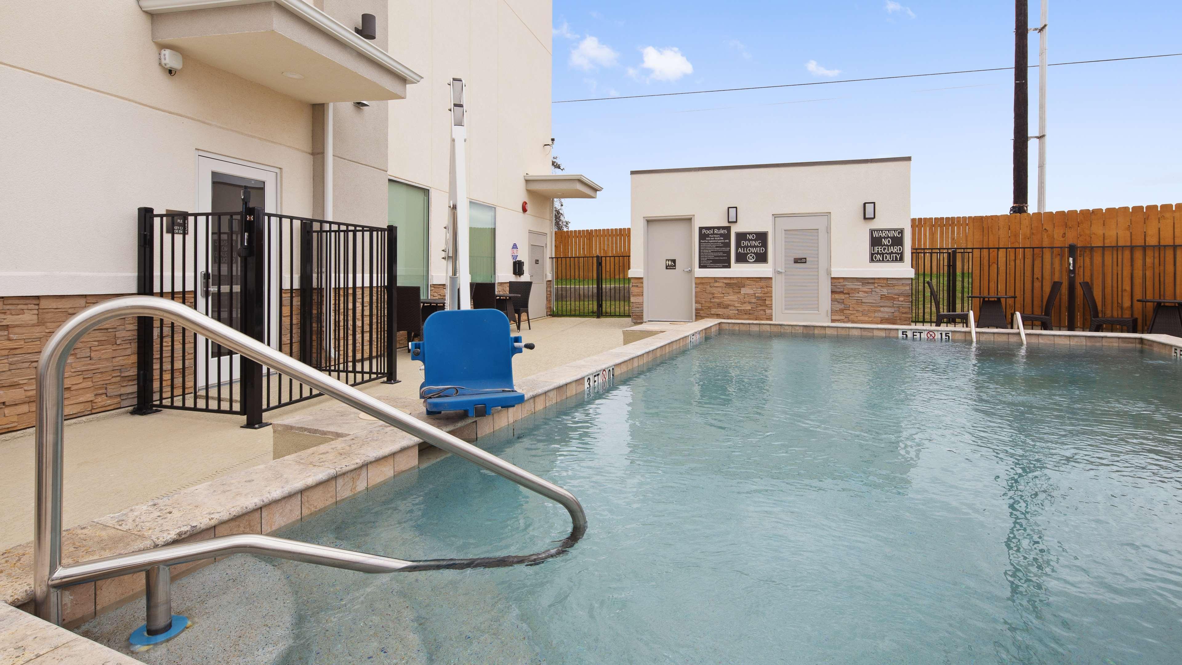 La Vernia Best Western Green Oaks Inn מראה חיצוני תמונה